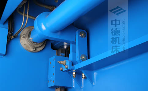ZDPK-8025配有中德公司最新型扭軸同步裝置，強(qiáng)度高，能調(diào)節(jié)，專利技術(shù).jpg