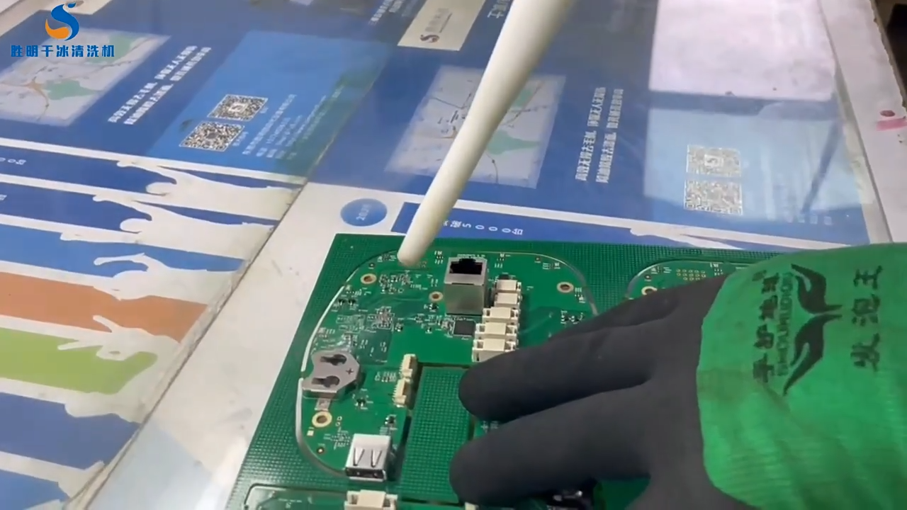 干冰清洗機(jī)會(huì)產(chǎn)生二次廢物嗎？揭秘環(huán)保清洗背后的真相